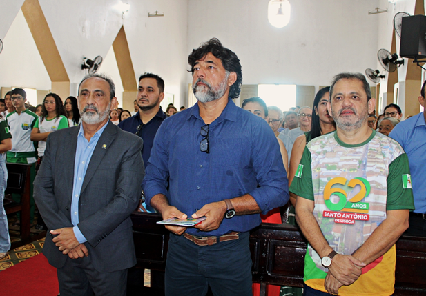 Prefeito Erivelto Lopes participa da Missa pelos 62 anos de Santo Antônio de Lisboa