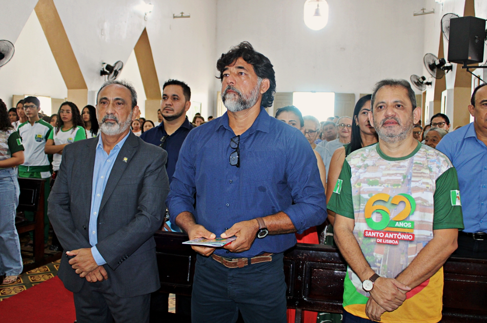 Prefeito Erivelto Lopes participa da Missa pelos 62 anos de Santo Antônio de Lisboa