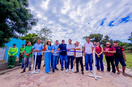 Prefeito Pedro Gomes inaugura calçamento e academia da saúde na comunidade Carvalho em José de Freitas