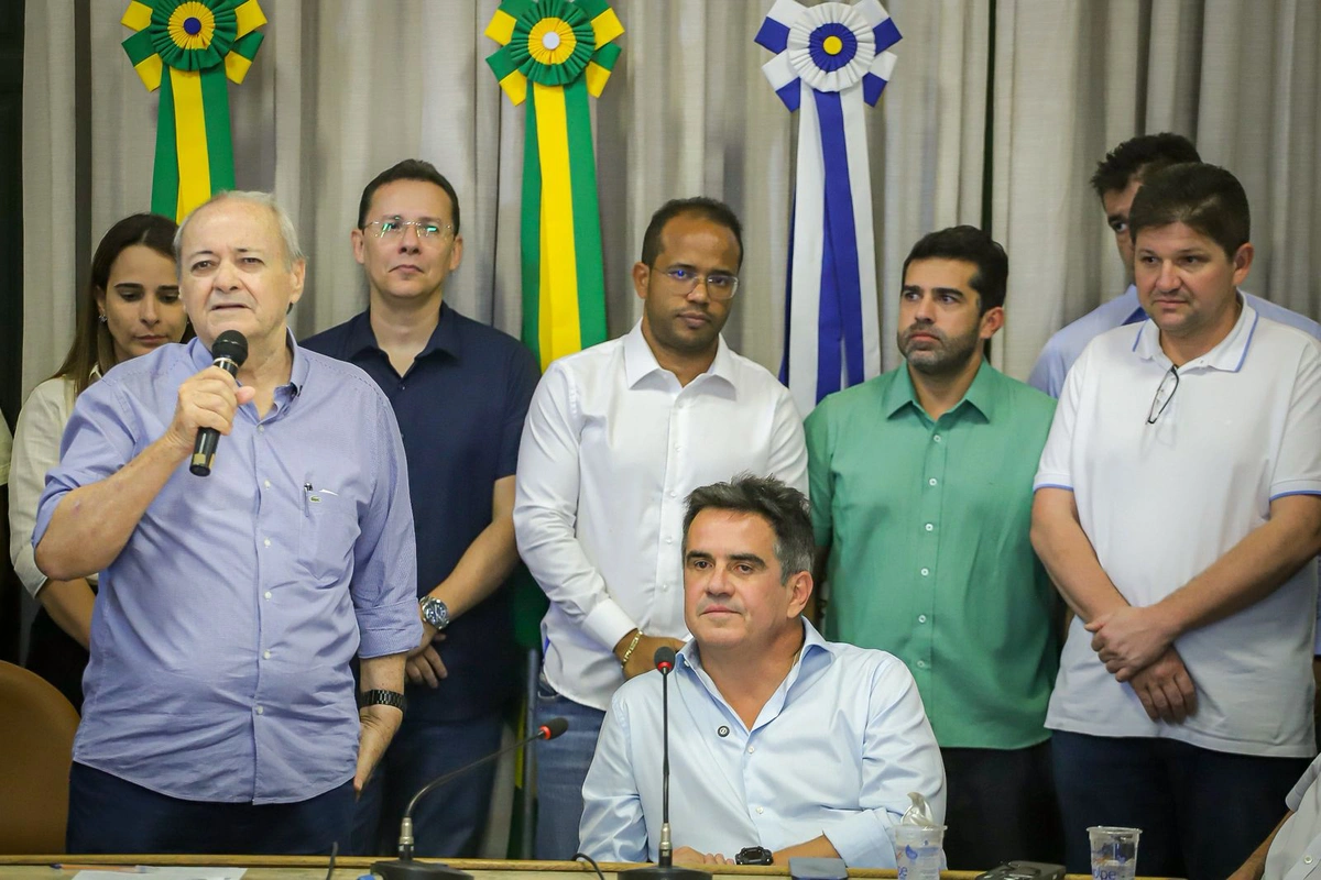 Prefeito Sílvio Mendes, senador Ciro Nogueira e vereadores