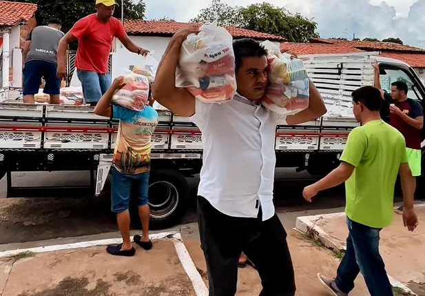 Prefeitura de Alto Longá distribui mais de 2 mil cestas básicas e 7 toneladas de peixe na Semana Santa