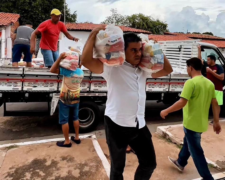 Prefeitura de Alto Longá distribui mais de 2 mil cestas básicas e 7 toneladas de peixe na Semana Santa