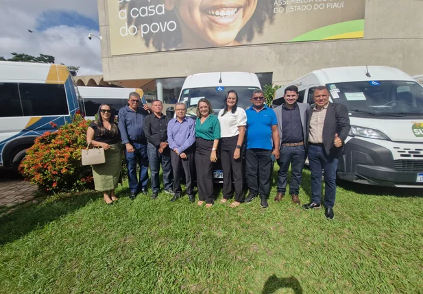 Prefeitura de Francinópolis recebe nova van