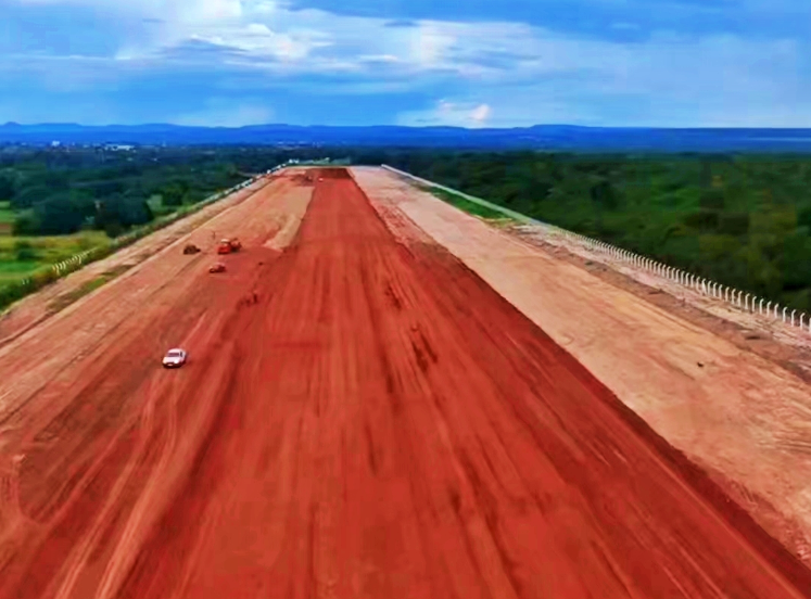 Prefeitura de Piracuruca inicia pavimentação de aeródromo