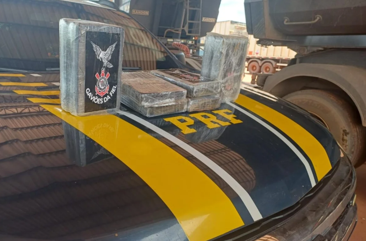 PRF apreende mais de 1 tonelada de cocaína com símbolo da Gaviões da Fiel no Pará