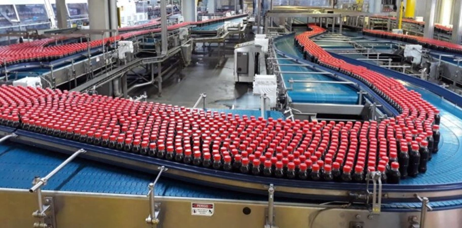 Produção de garrafas de Coca-Cola