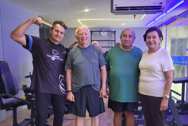 Prof. Demóstenes com os amigos: Dr. Nascimento, Francisco Franco e dona Graça