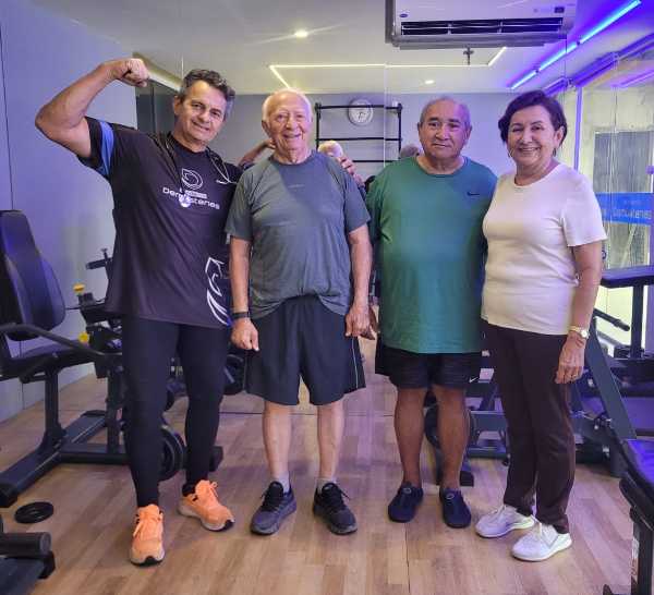 Prof. Demóstenes com os amigos: Dr. Nascimento, Francisco Franco e dona Graça