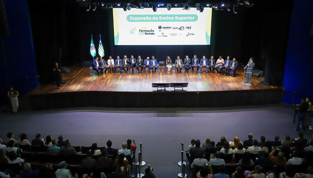 Rafael Fonteles lança expansão do ensino superior