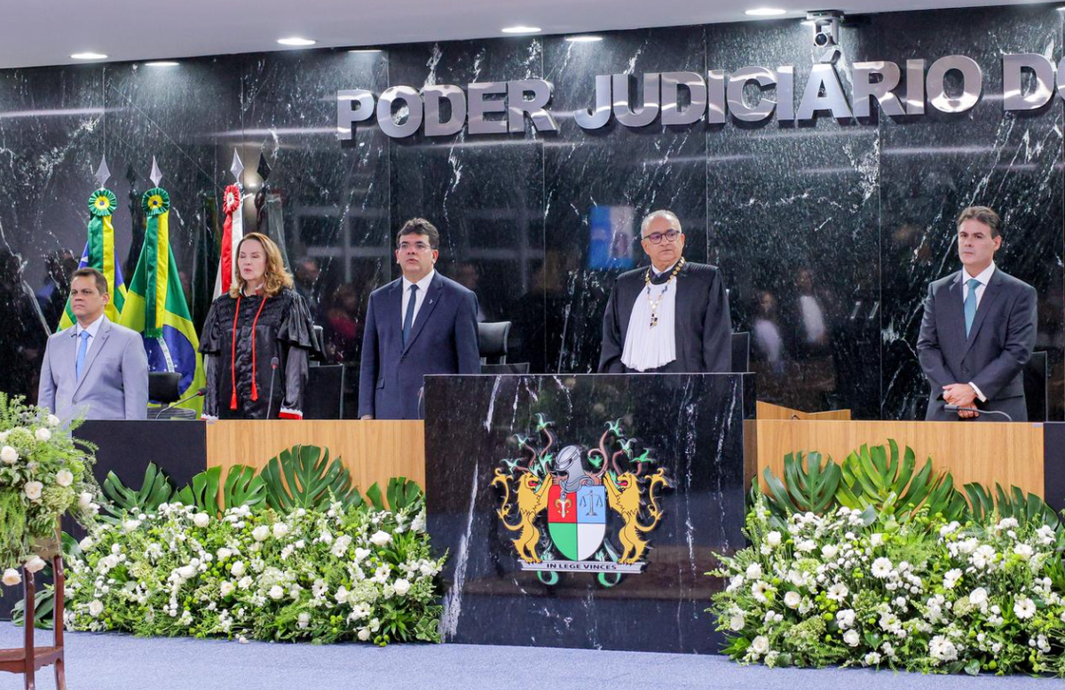 Rafael Fonteles na posse do desembargador Mário Basílio