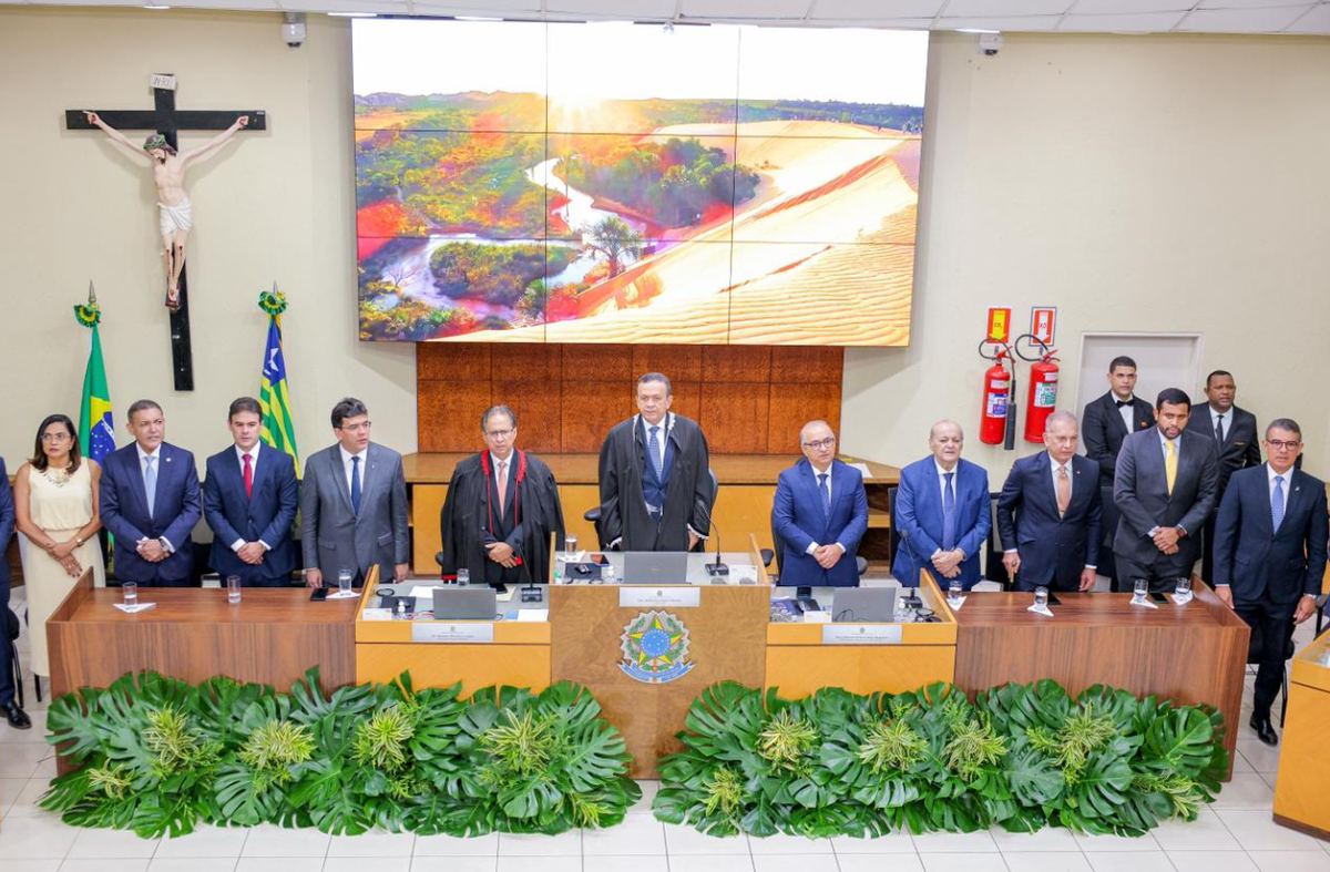 Rafael Fonteles prestigia posse da nova gestão do TRE-PI