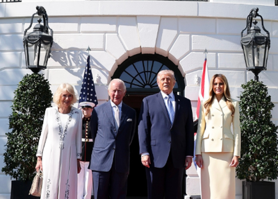 Rei Charles III e Donald Trump acompanhados de suas esposas