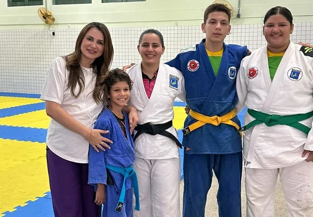 Secepi entrega materiais esportivos no Centro de Artes Marciais Sarah Menezes