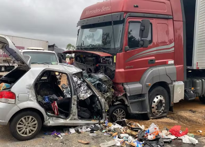 Seis pessoas de uma mesma família morrem em batida entre carro e carreta