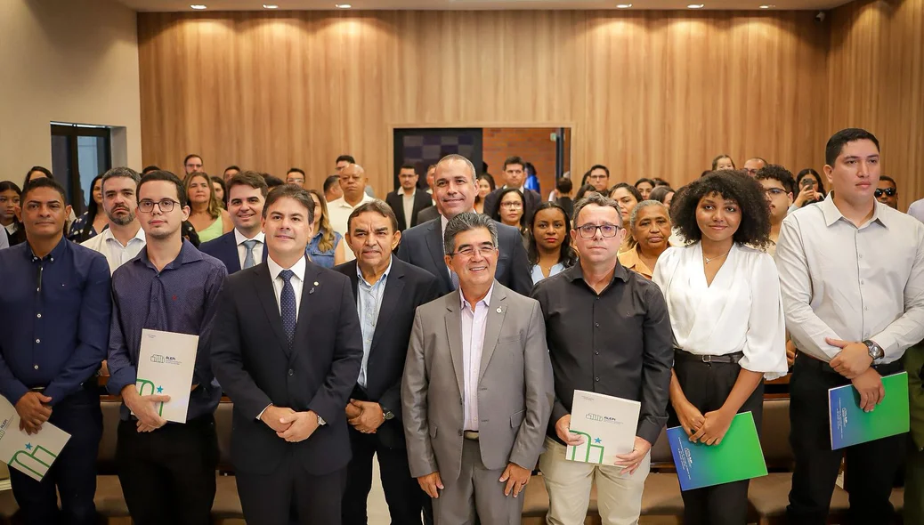 Severo Eulálio empossa novos servidores