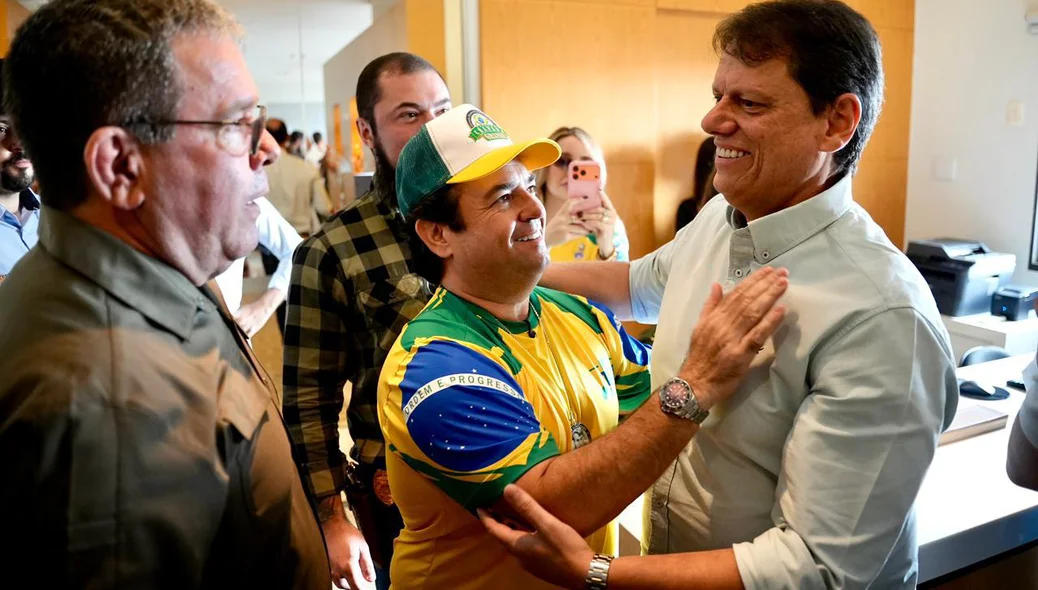 Tiago Junqueira com governador Tarcísio de Freitas