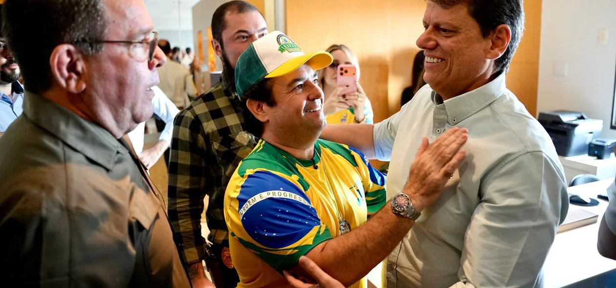Tiago Junqueira com governador Tarcísio de Freitas