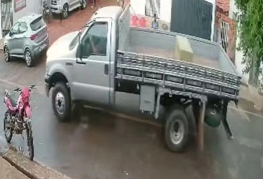 Veículo modelo F 250 roubado pelos criminosos em Batalha