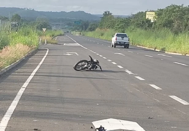 Vítima pilotava uma moto quando foi atingida por carro na BR 316