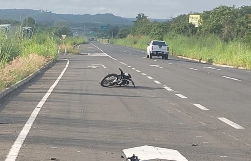 Vítima pilotava uma moto quando foi atingida por carro na BR 316