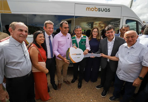 Wellington Dias entrega van do MobSuas
