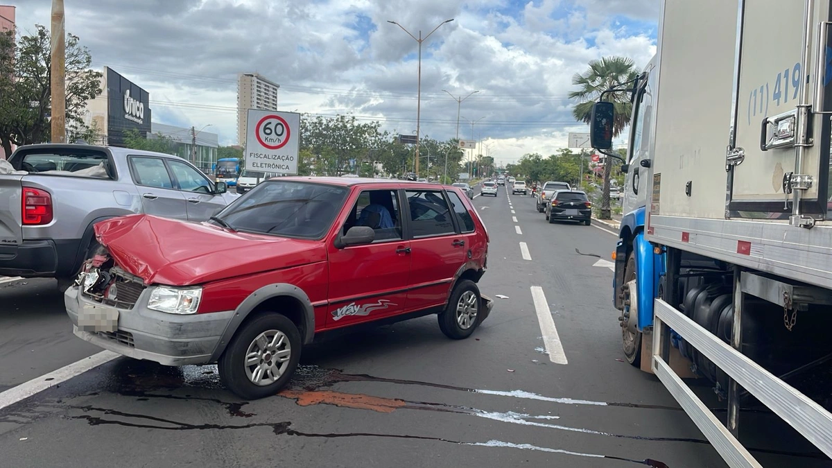 Acidente na Avenida João XXIII