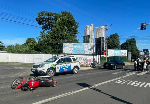 Acidente na Avenida Presidente Kennedy deixa pai e filha feridos