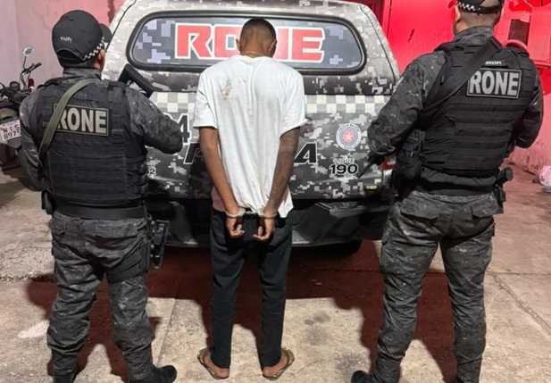 Adolescente é apreendido com revólver após tentar fugir do RONE em Teresina