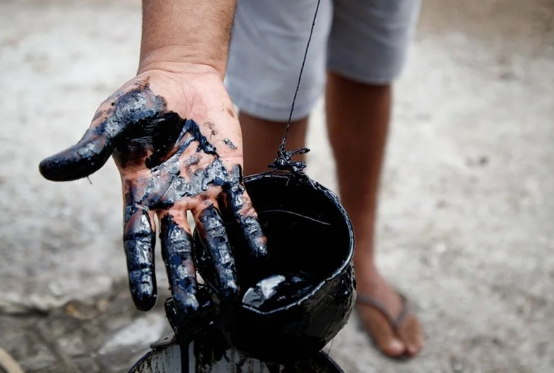 Agricultor encontra petróleo "cru" durante perfuração de poço no Ceará
