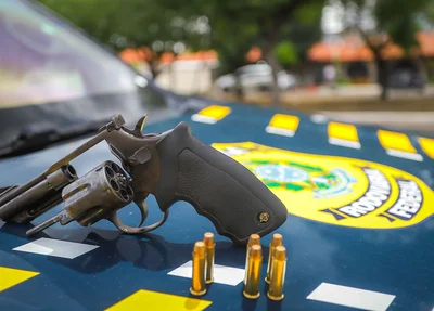 Arma apreendida pela PRF na Avenida João XXIII