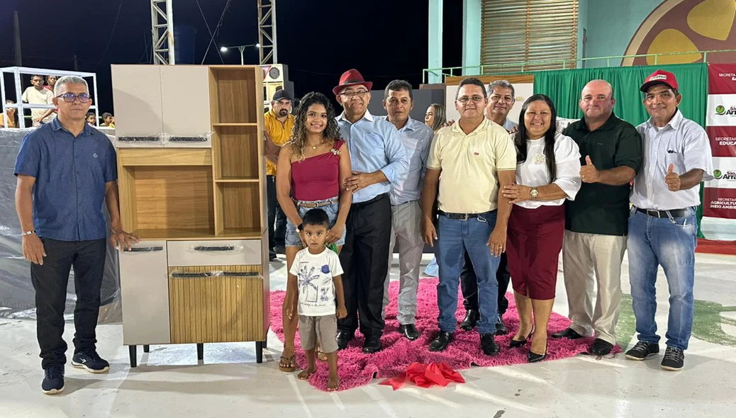 Autoridades municipais acompanharam a programação ao lado da população durante a festa em homenagem às mães