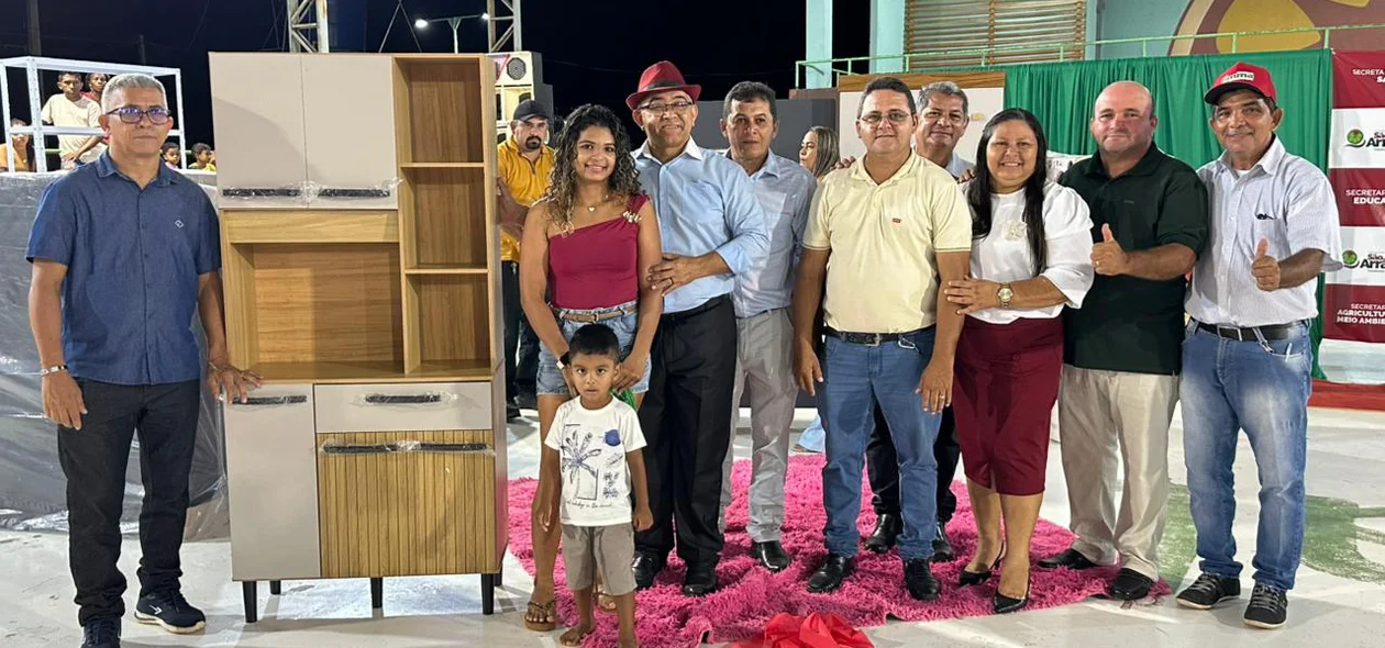 Autoridades municipais acompanharam a programação ao lado da população durante a festa em homenagem às mães