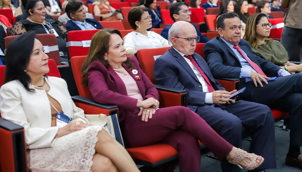 Autoridades no evento