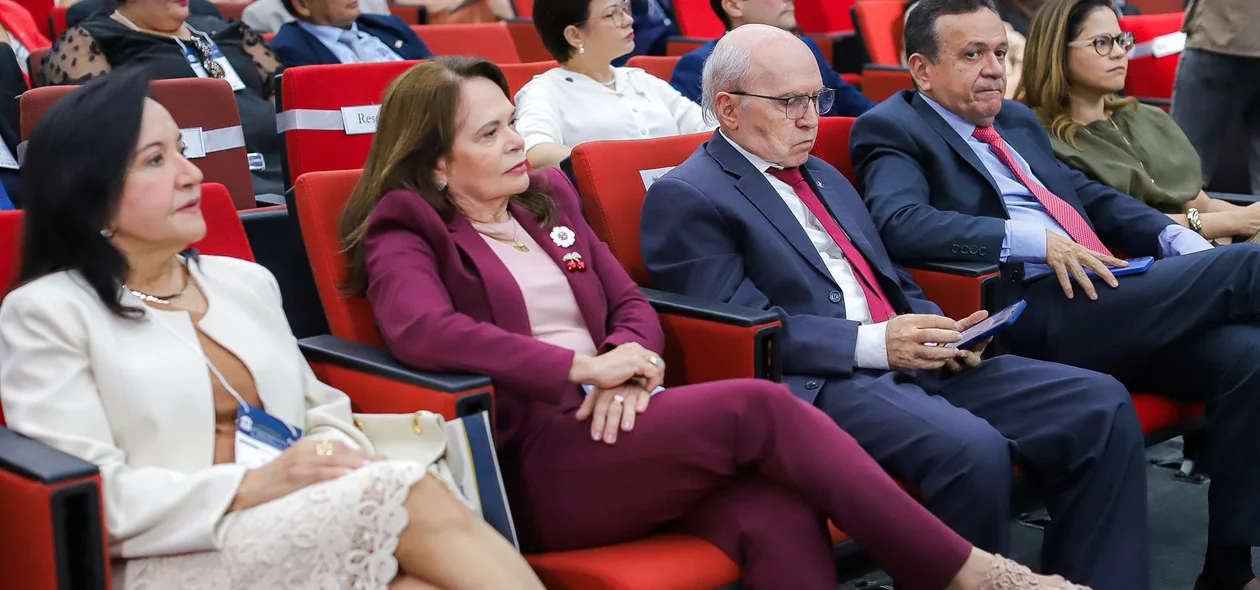 Autoridades no evento
