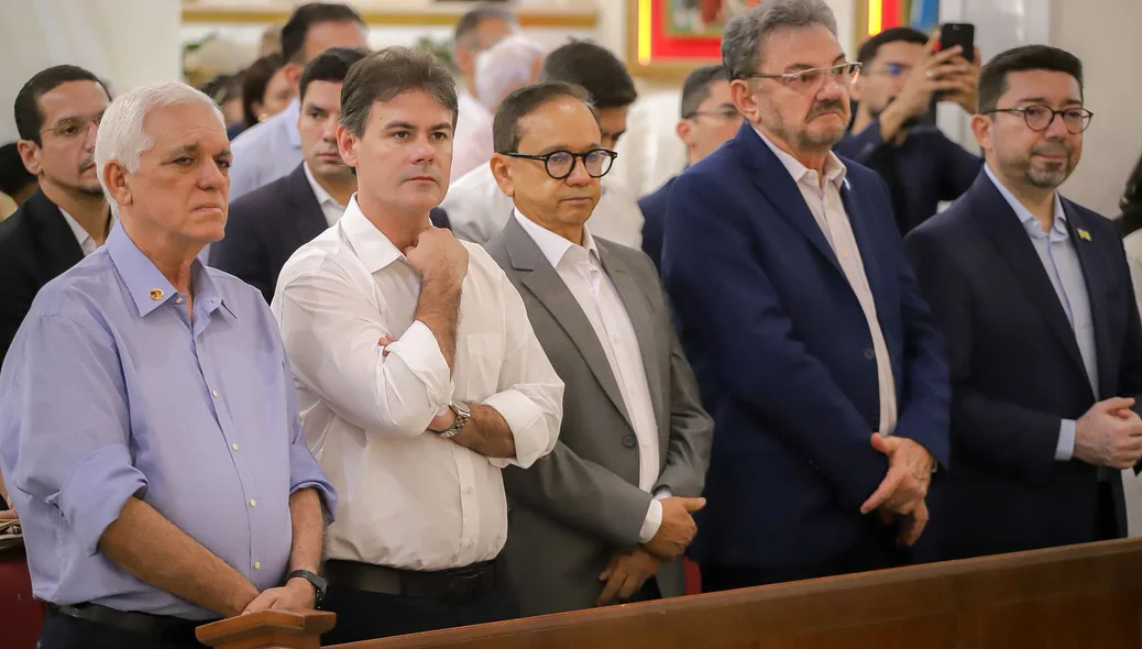 Autoridades presentes na missa
