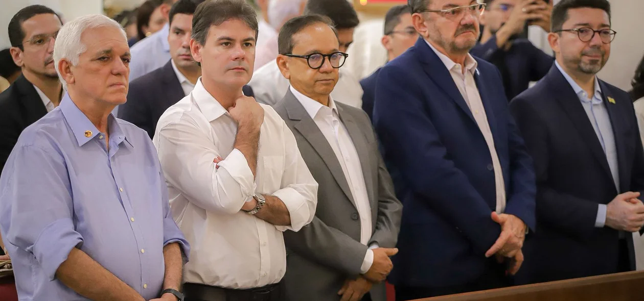 Autoridades presentes na missa