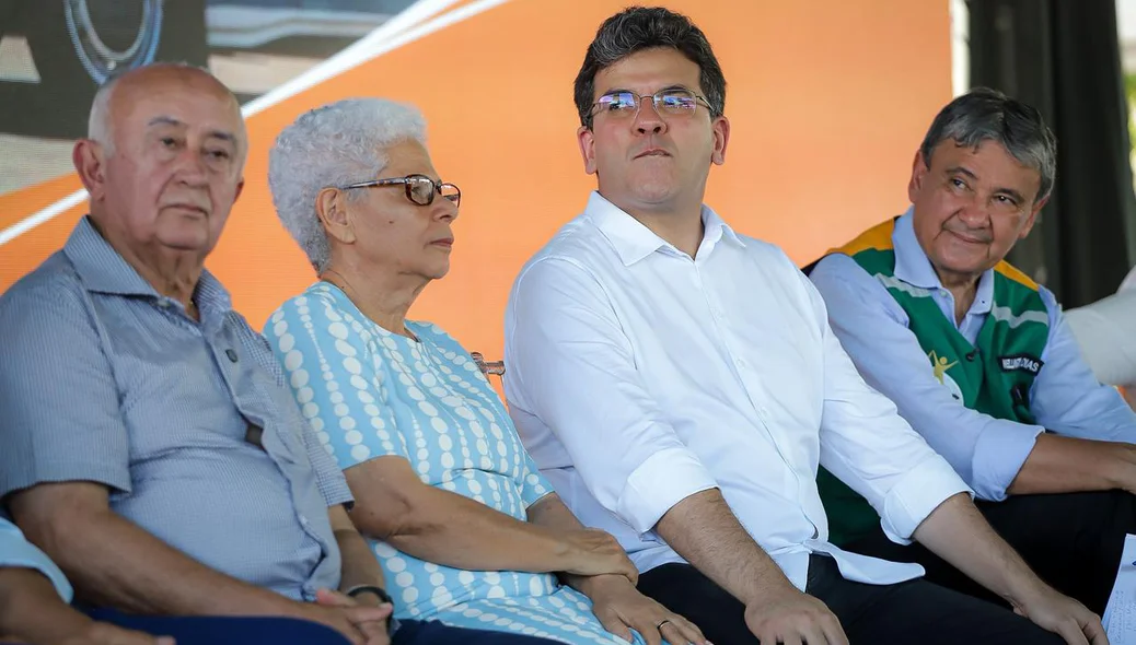 Autoridades presentes na solenidade