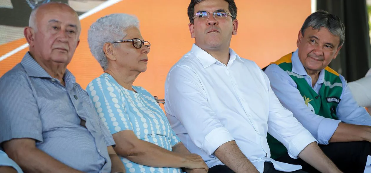 Autoridades presentes na solenidade