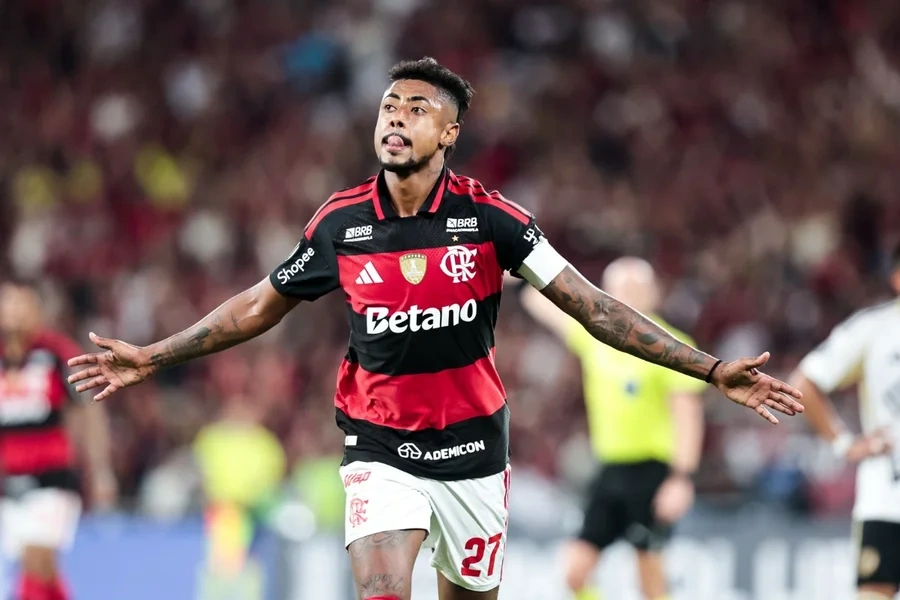 Bruno Henrique marcou dois gols na vitória do Flamengo sobre o Cusco