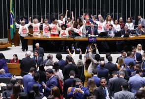 Justiça manda Governo Lula suspender anúncios pagos sobre o fim da escala 6x1
