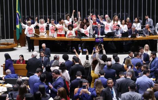 Câmara dos Deputados aprova PEC que acaba com escala 6x1 e reduz jornada para 40h