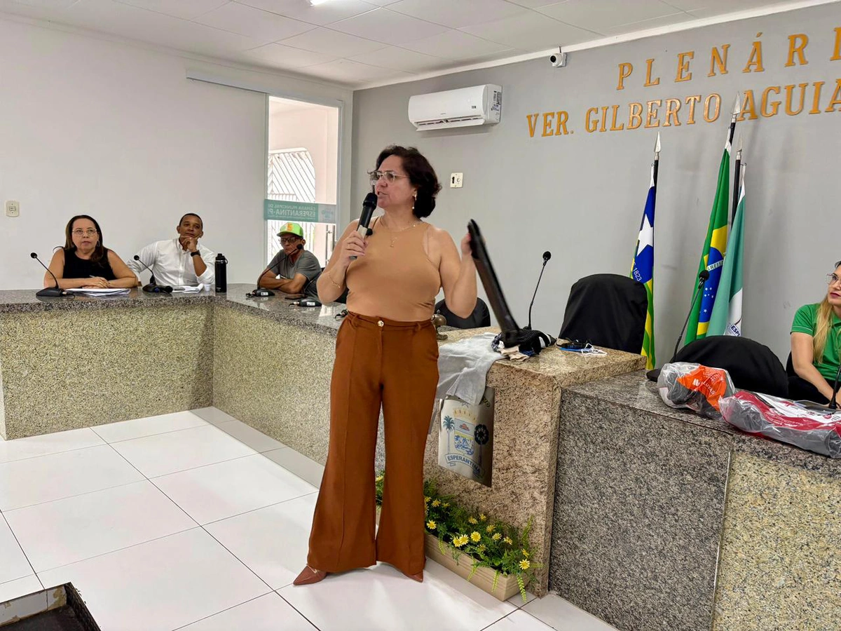 Capacitação sobre segurança do trabalho e uso de EPIs para garis