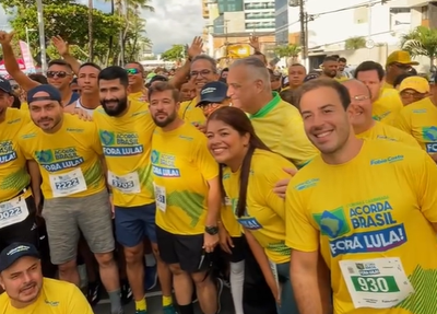 Carlos Bolsonaro participa de corrida “Fora Lula” em Maceió