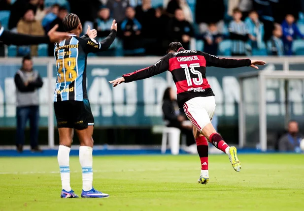 Carrascal marca para o Flamengo diante do Grêmio Carrascal marca para o Flamengo diante do Grêmio