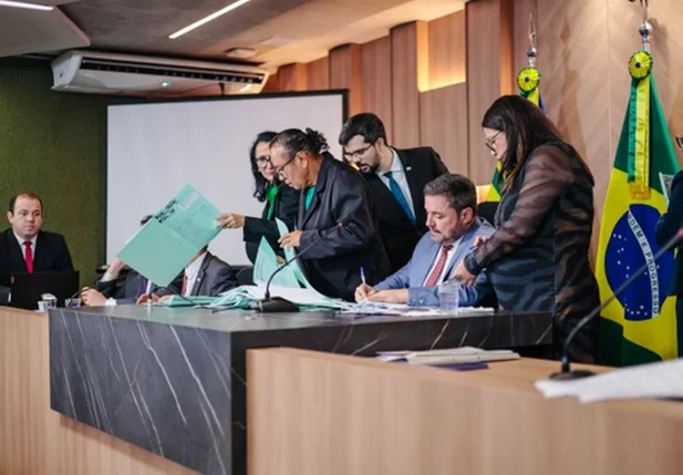 CCJ da Alepi aprova pedido de empréstimo do governador Rafael Fonteles