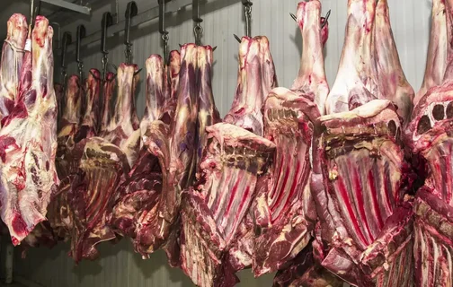 China suspende importação de carne de três frigoríficos brasileiros