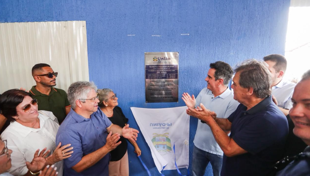 Ciro Nogueira inaugura quadra escolar em União