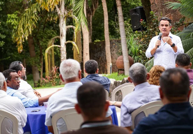 Ciro Nogueira recebe grupo de pastores e destaca união para o futuro do Piauí