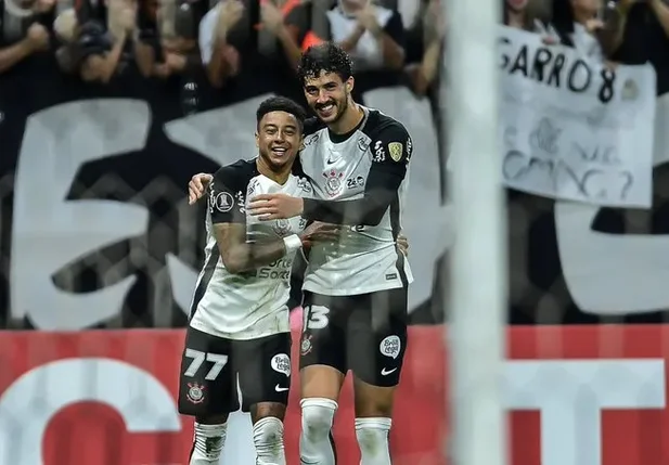 Corinthians vence Peñarol e segue 100% na Libertadores