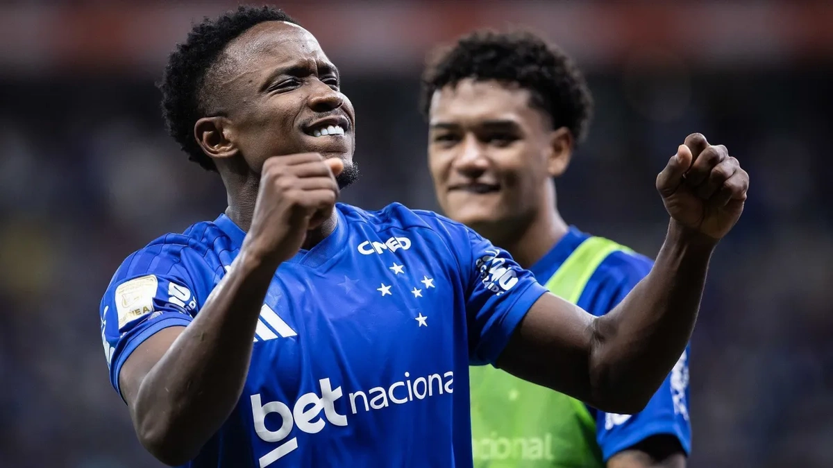 Cruzeiro segura pressão no fim e vence a Chapecoense no Brasileirão